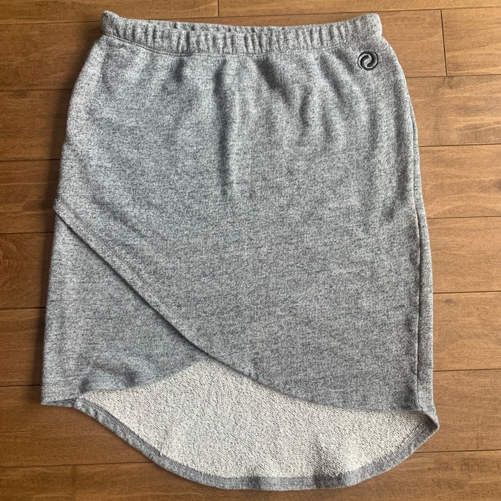 Lightweight fleece-like elastic waist skirt